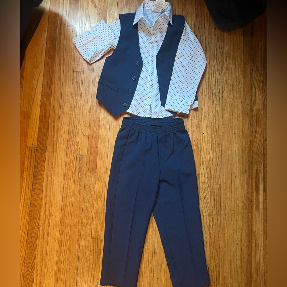 Van Heusen White and Blue Polka Dot 3 piece set 4T